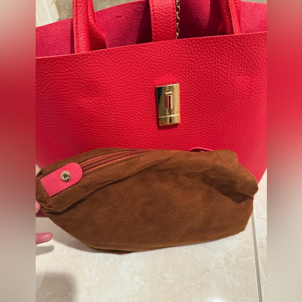 RED Bucket Handbag NWOT gold hardware - Picture 5 of 10